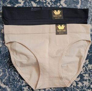 NWT 2pk Wacoal Perfectly Placed Smoothing Binkini.